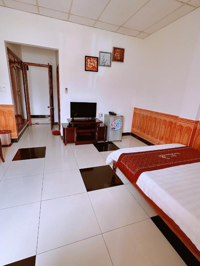 Truc Hoang Ha Hotel Kon Tum Eksteriør billede