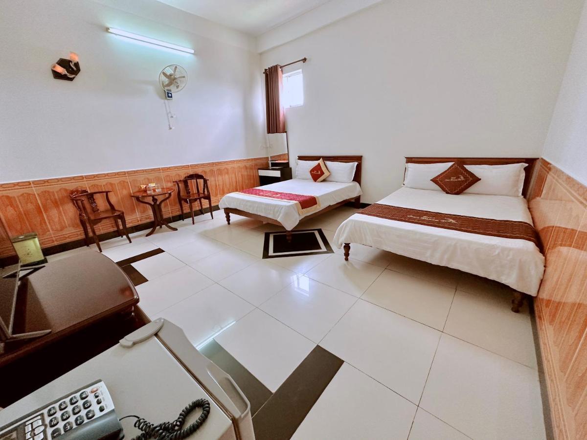 Truc Hoang Ha Hotel Kon Tum Eksteriør billede