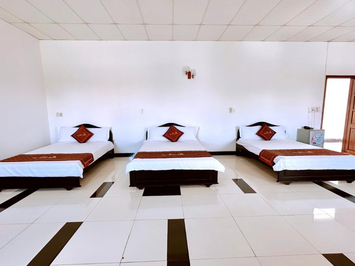 Truc Hoang Ha Hotel Kon Tum Eksteriør billede