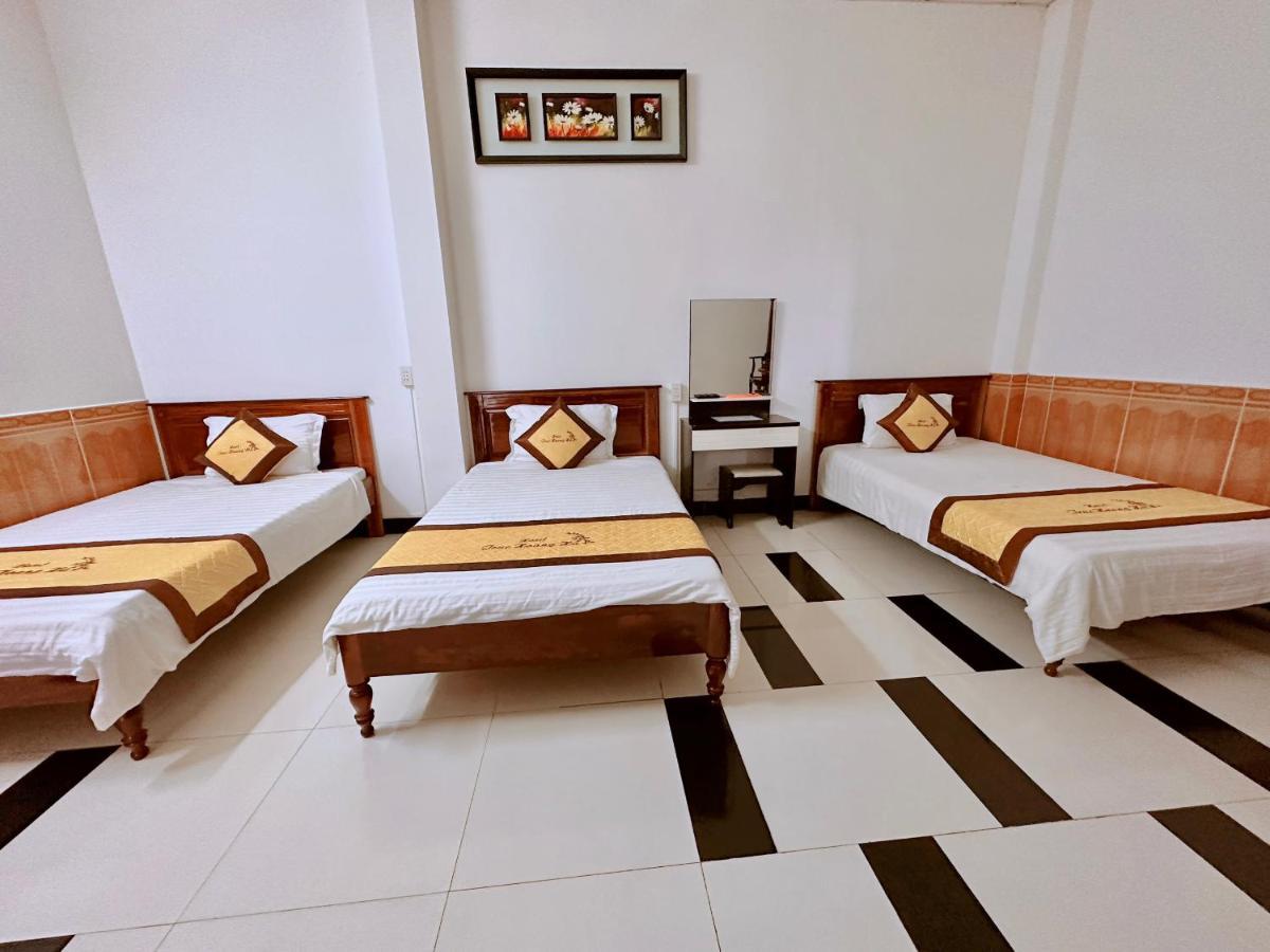Truc Hoang Ha Hotel Kon Tum Eksteriør billede