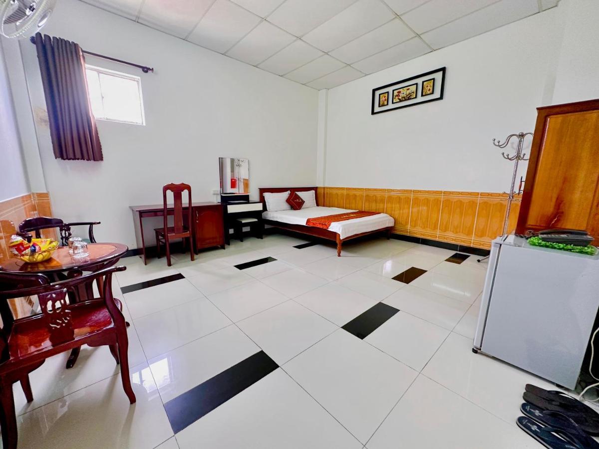 Truc Hoang Ha Hotel Kon Tum Eksteriør billede