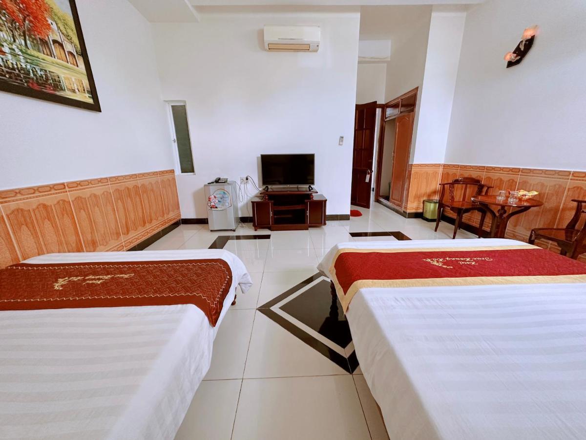 Truc Hoang Ha Hotel Kon Tum Eksteriør billede
