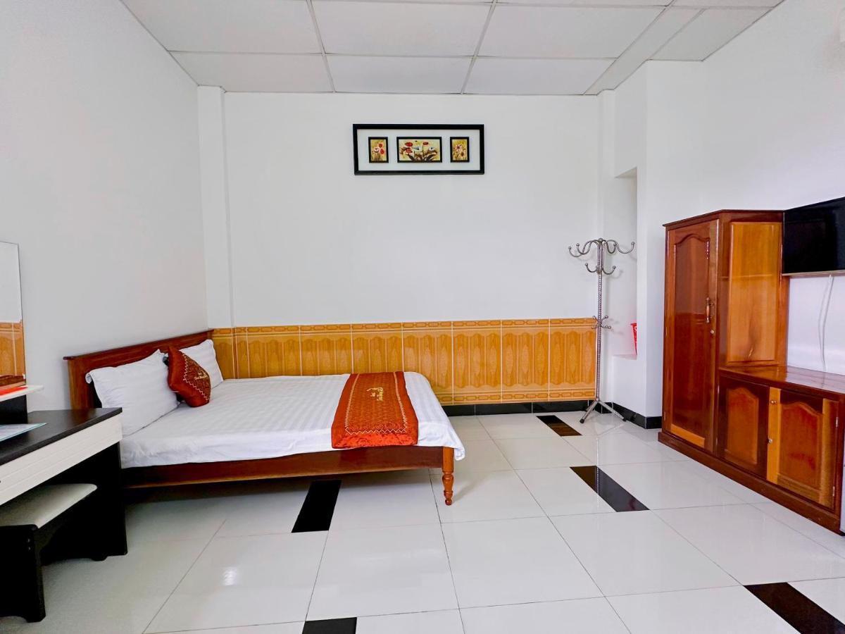Truc Hoang Ha Hotel Kon Tum Eksteriør billede