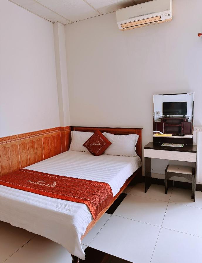 Truc Hoang Ha Hotel Kon Tum Eksteriør billede
