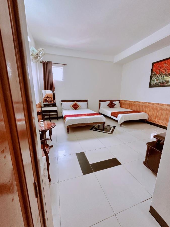 Truc Hoang Ha Hotel Kon Tum Eksteriør billede
