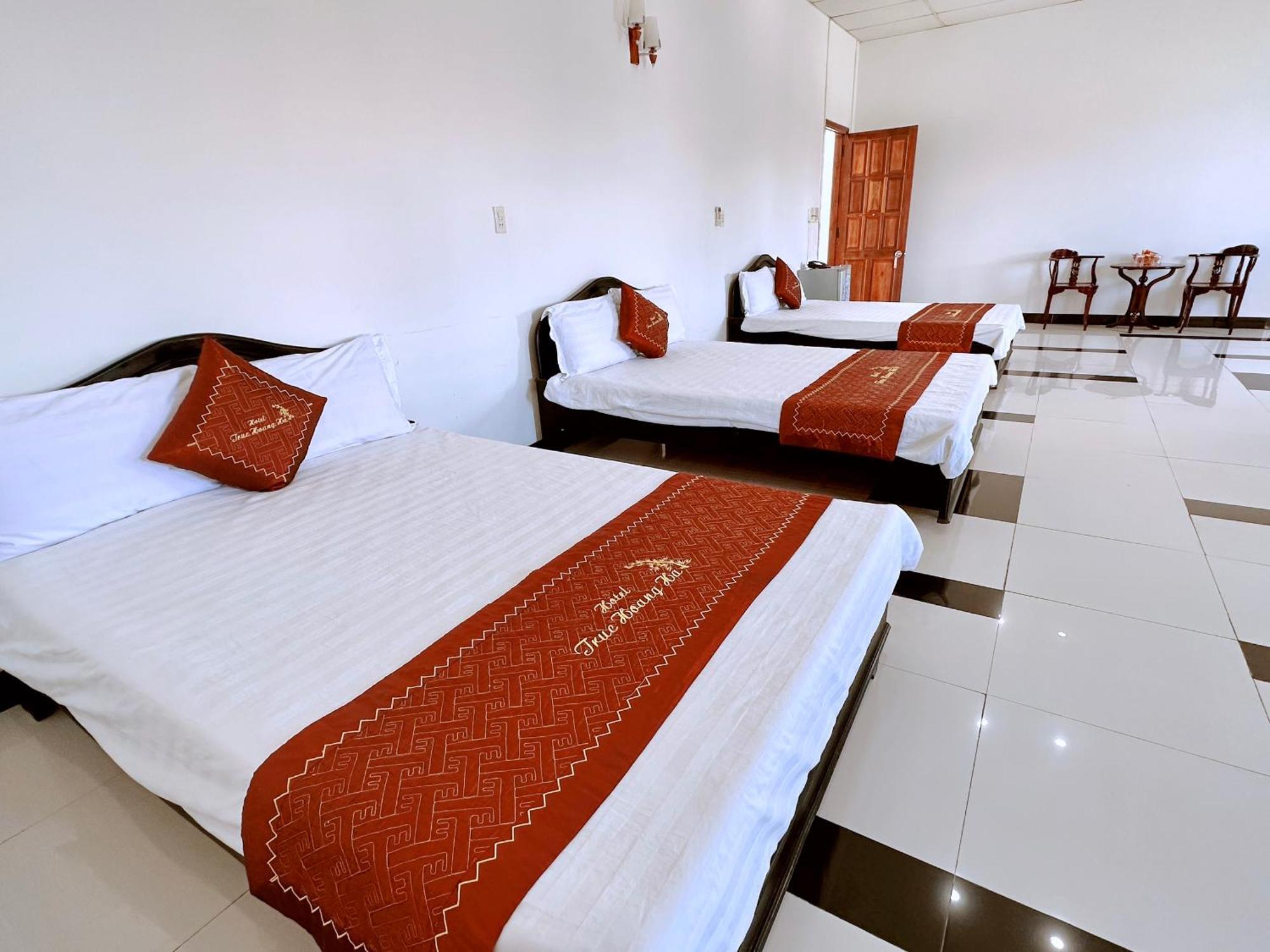 Truc Hoang Ha Hotel Kon Tum Eksteriør billede