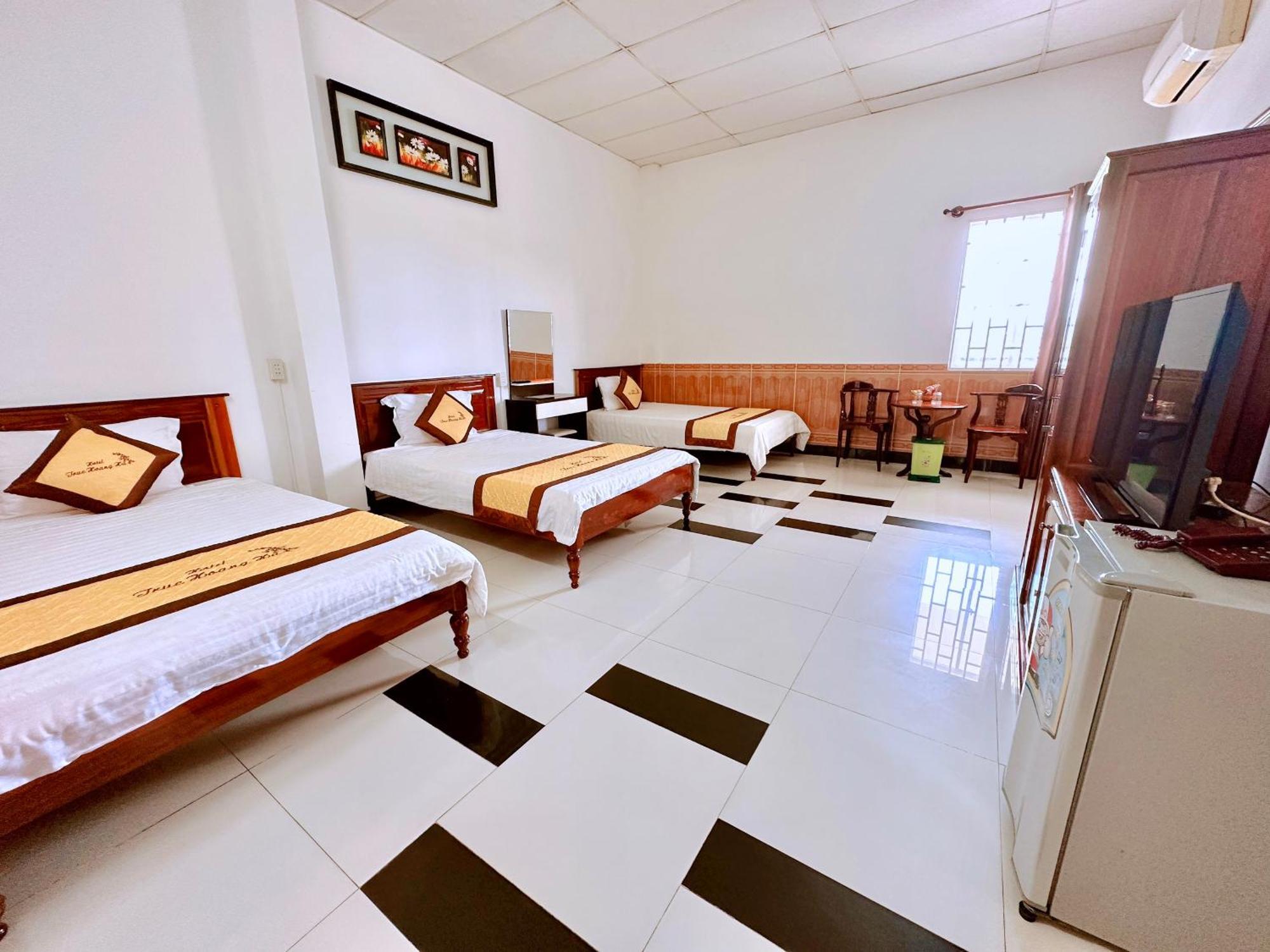 Truc Hoang Ha Hotel Kon Tum Eksteriør billede