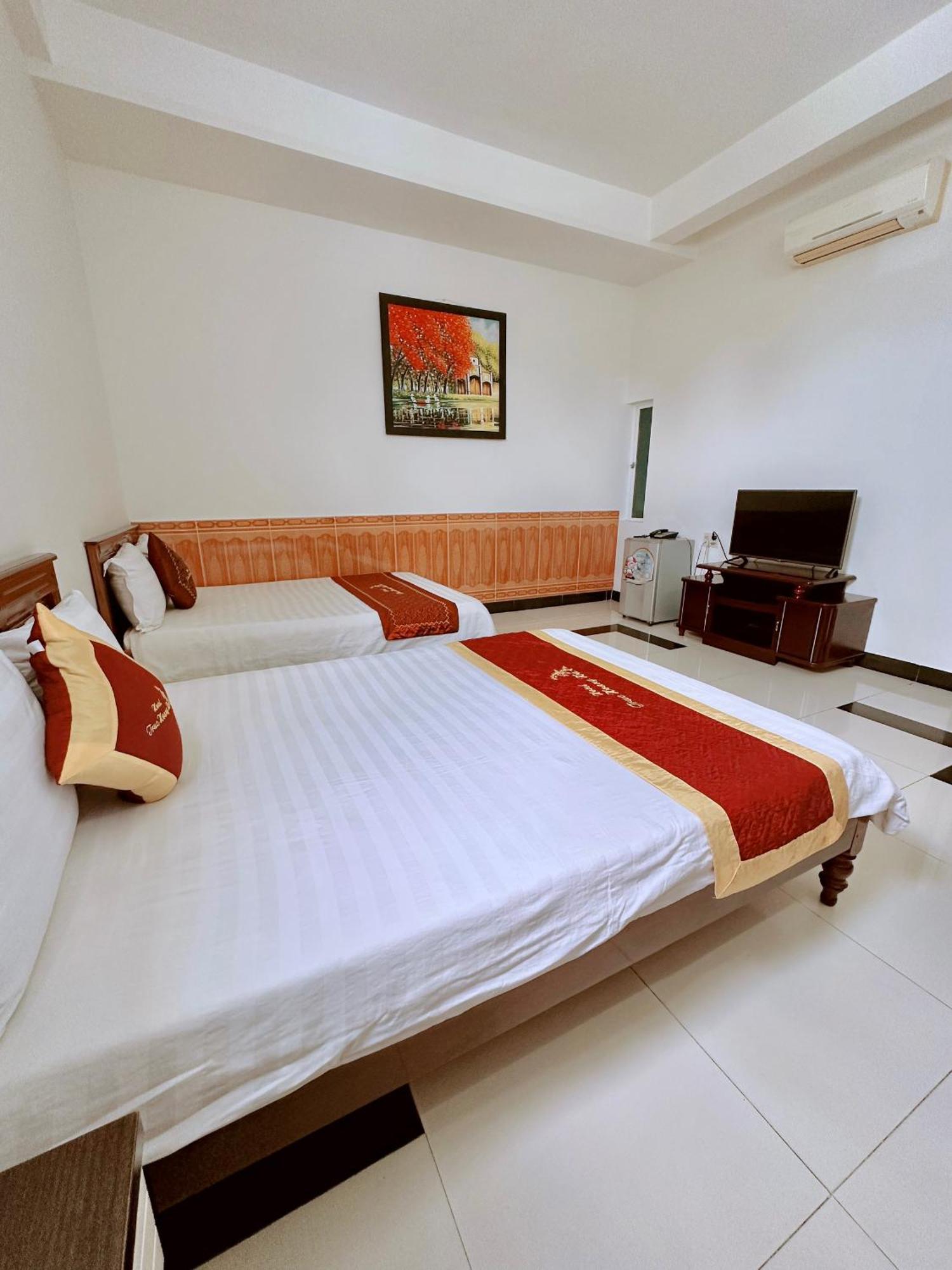 Truc Hoang Ha Hotel Kon Tum Eksteriør billede