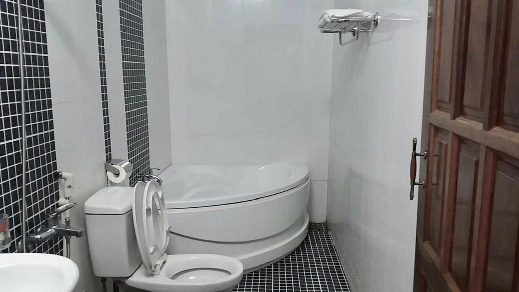 Truc Hoang Ha Hotel Kon Tum Eksteriør billede