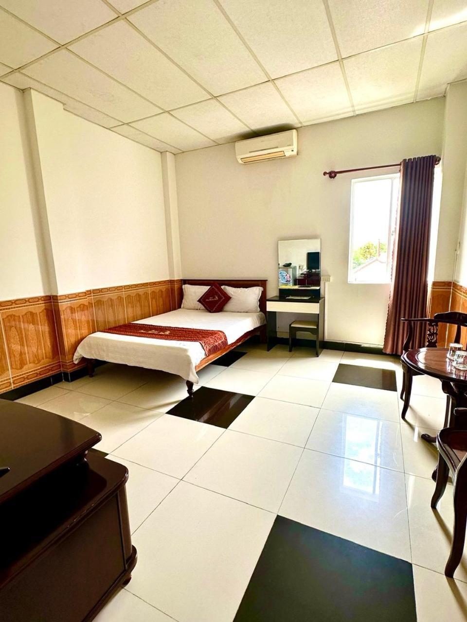 Truc Hoang Ha Hotel Kon Tum Eksteriør billede