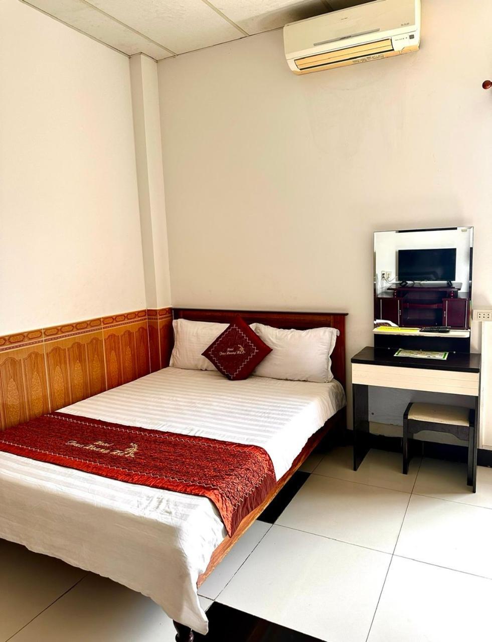 Truc Hoang Ha Hotel Kon Tum Eksteriør billede